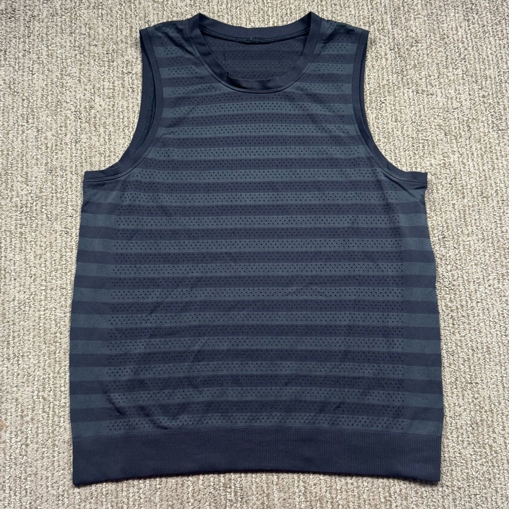 Lululemon Breeze By Muscle Womens M/L Tank Black Mesh Stripe